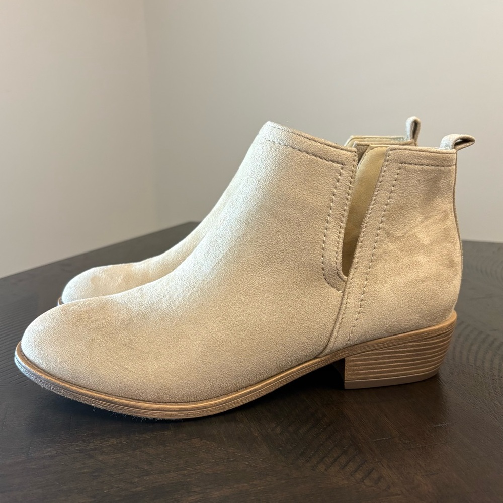 Journee Collection Ankle Boots Women’s Size 8.5 Tan Faux Suede Boots NWOT